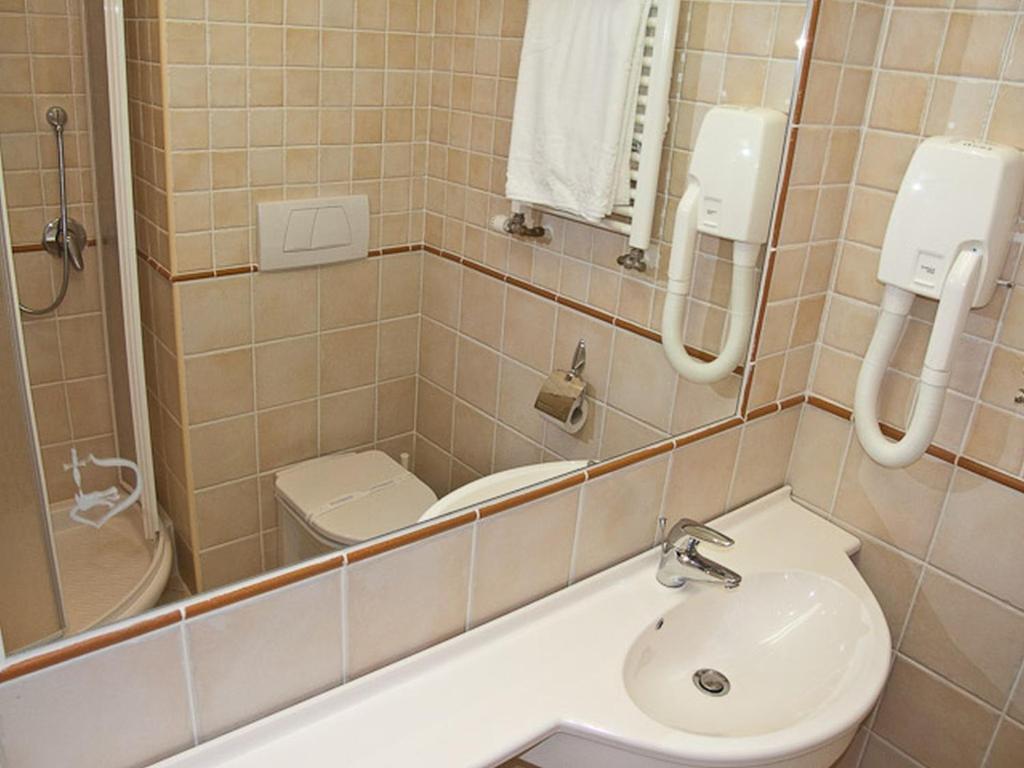 Hotel Castel Dracula Piatra Fântânele Habitación foto