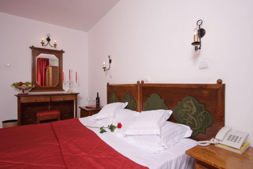Hotel Castel Dracula Piatra Fântânele Habitación foto