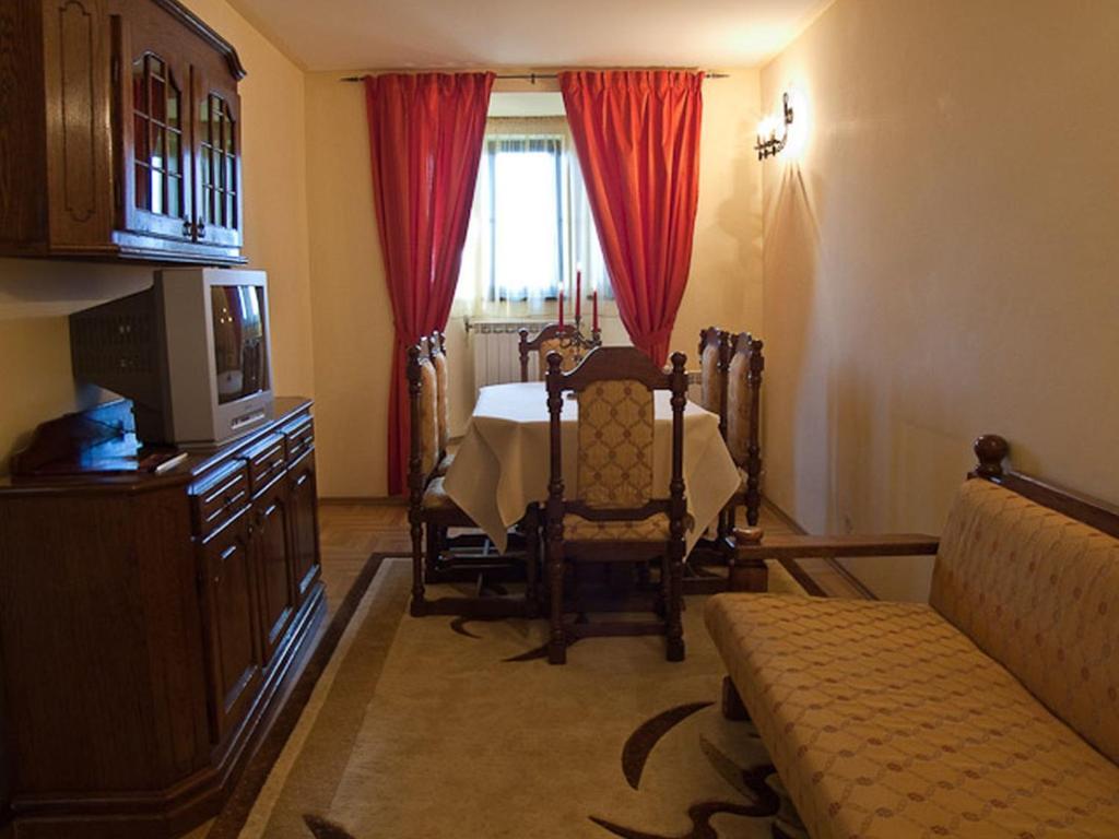Hotel Castel Dracula Piatra Fântânele Habitación foto